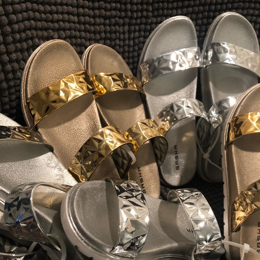 Women’s Metallic Two Band Slides